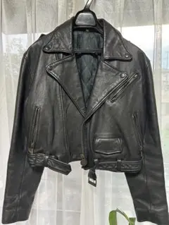 黒いライダースジャケット ウエストベルト付き