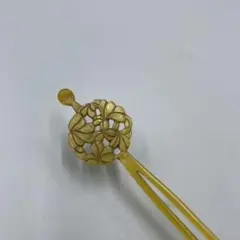 233ヴィンテージ 樹脂　の花モチーフかんざし