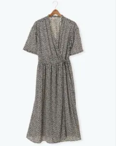 【新品タグ付き】Lugnoncure 小花柄ワンピース ブラック カシュクールのサムネイル