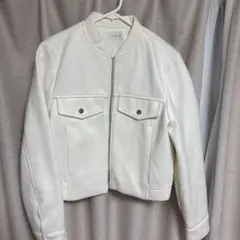 ホワイト ノーカラージャケット フリース風