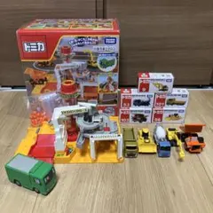 【トミカタウンセット】まちが動くよ！つみおろし工事現場＋工事車両ミニカー5台