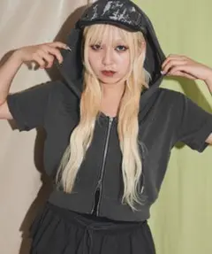 フード付き ショートパーカー y2k ダメージ