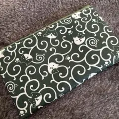 ハンドメイド☆ファスナーポーチ☆唐草猫柄① フラットポーチ　ラミネート550