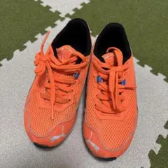 Puma オレンジ スニーカー　17.5 室内でのみ使用