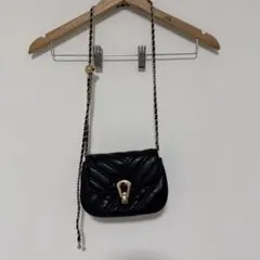 黒×ゴールド チェーンバッグ