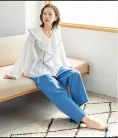 イエナ コットンドビーフリルブラウス ホワイト バイカラー ボリュームスリーブ