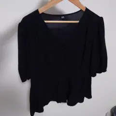 UNIQLO　トップス　5分丈黒　Vネック　前ボタン