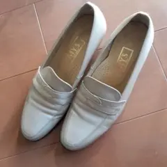 ベージュ ローファータイプ パンプス
