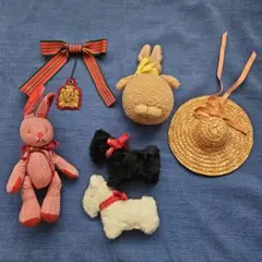 値下】ワンダフルワールド ロゴリボンくまブローチ - メルカリ