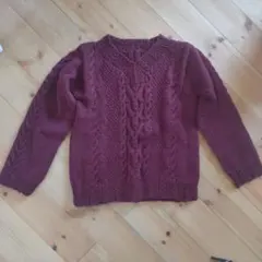 ウール100%ケーブルニット