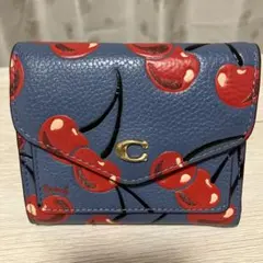コーチチェリー柄 三つ折り財布
