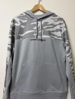UNDER ARMOUR 迷彩柄フード付きパーカー