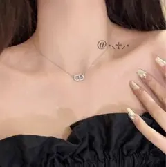 Dior ロゴネックレス