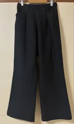 ブラック スリムフレアパンツ
