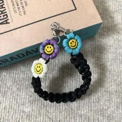 パラコード　ハンドスマホストラップ　☺︎ニコちゃん☺︎ お花　ハンドメイド