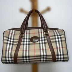 バーバリーのノバチェック柄のボストンバッグ