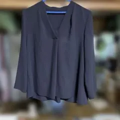 ダークブルー Vネック 長袖シャツ