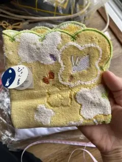 花柄刺繍 イエローハンカチ 約2 1cm x 2 2cm
