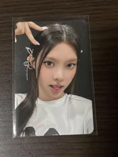 ユナ　kpopmerch shopee bomb ラキドロ　illit