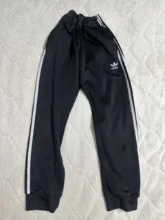 adidas 3本ライン 黒ジャージパンツ Sサイズ