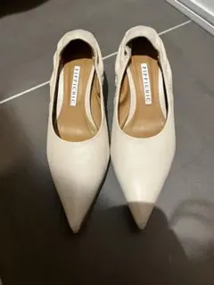 PIPPI CHIC ベージュ ポインテッドトゥパンプス