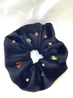 NEWリッチブラックベロアビジューシュシュ