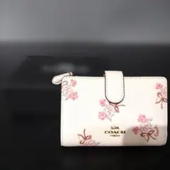 VMPD8-114-19 COACH 花柄 二つ折り財布 ホワイト
