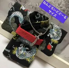 【ハンドメイド】ねんどろいどどーるサイズ着物/浴衣+帯+剣チャーム付き/龍柄黒のサムネイル