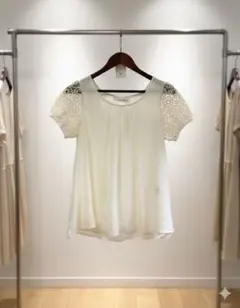 ✅新品タグ付き　レディース　半袖トップス　ブラウス　シャツ　レース　Mサイズ