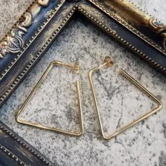 3色展開♪珍しい！台形モチーフピアス