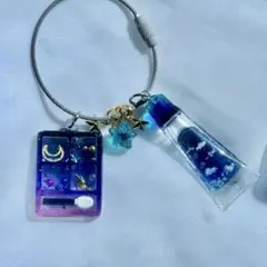 476 夢色の雲レジンのリップグロスと空のアイシャドウパレット　キーホルダー