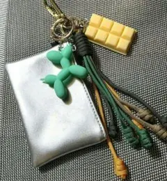 ハンドメイド　バックチャーム　じゃらじゃらキーホルダー　パラコード　犬　チョコ