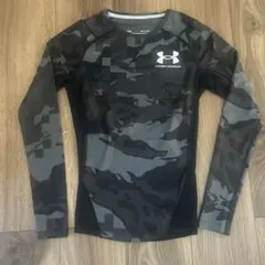 美品　 UNDER ARMOUR ブラック/グレー迷彩 アンダーシャツ