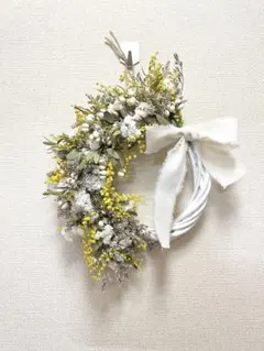 ミモザリース⁑ドライフラワー⁑たくさんの小花⁑三日月リース