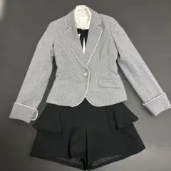グレー ブレザーとショートパンツ セット