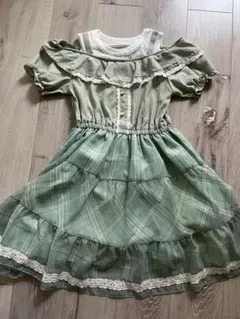 axes femme kids グリーンワンピース 半袖