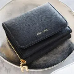 《niko and... 》オリジナルロゴ三つ折財布