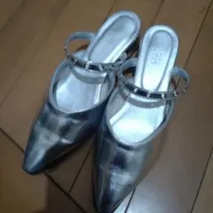 シルバーポインテッドトゥサンダル