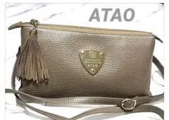 ATAO ベージュ タッセル付きショルダーバッグ