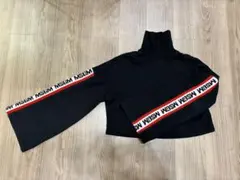 黒 タートルネックニット