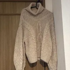 ベージュ タートルネック ニットセーター
