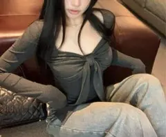 リボン付きトップス