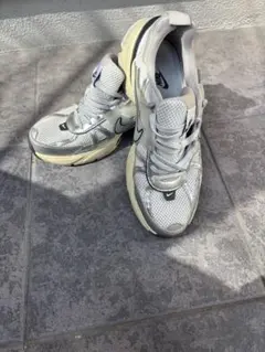 NIKE V2K RUN スニーカー ホワイト シルバー