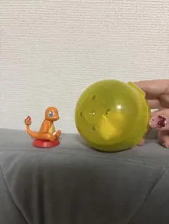 ポケモンチョコエッグ　ヒトカゲ　ピカチュウ(ガチャ)