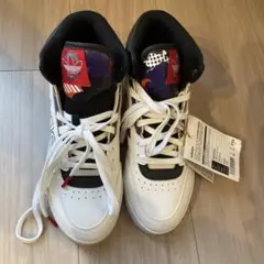 タグ付き　adidas ハイカットスニーカー ホワイト/ブラック/パープル