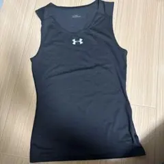 アンダーアーマー　黒色　ノースリーブインナー　150cm YLG