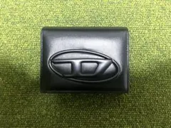 【新品・未使用】ディーゼル メタルロゴ 二つ折り財布 箱付き　メンズ　カーキ 楽天市場】DIESEL ディーゼル 折財布 メタルロゴ札入れ＆カード