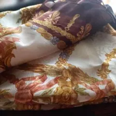 ● とても美しい シルクスカーフ LUCIANO SOPRANI