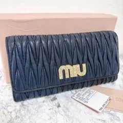 ギャランティ箱付✨ミュウミュウ ロゴビジュークリスタル長財布 マテラッセ 紺のサムネイル