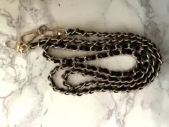スマホショルダーストラップ 金と黒 ツイストチェーン